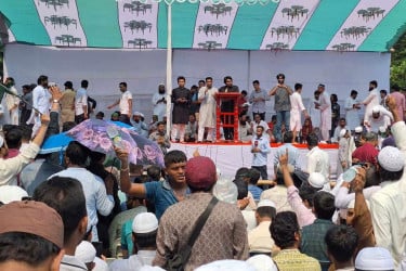 আওয়ামী লীগ নিষিদ্ধের দাবিতে গণসমাবেশে ছাত্রজনতার ঢল