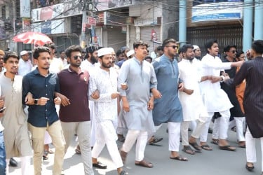 আওয়ামী লীগকে নিষিদ্ধের দাবিতে সিরাজগঞ্জে বিক্ষোভ মিছিল
