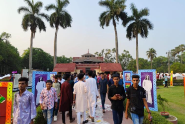 কুঠিবাড়িতে রবীন্দ্র জন্মজয়ন্তী: দর্শনার্থীদের উপচে পড়া ভিড়, বর্ণিল আয়োজন