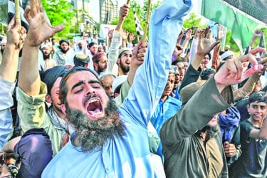 ভারত-পাকিস্তানে চলছে পাল্টাপাল্টি হামলা