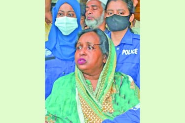 রাতভর অভিযানের পর আইভী গ্রেপ্তার