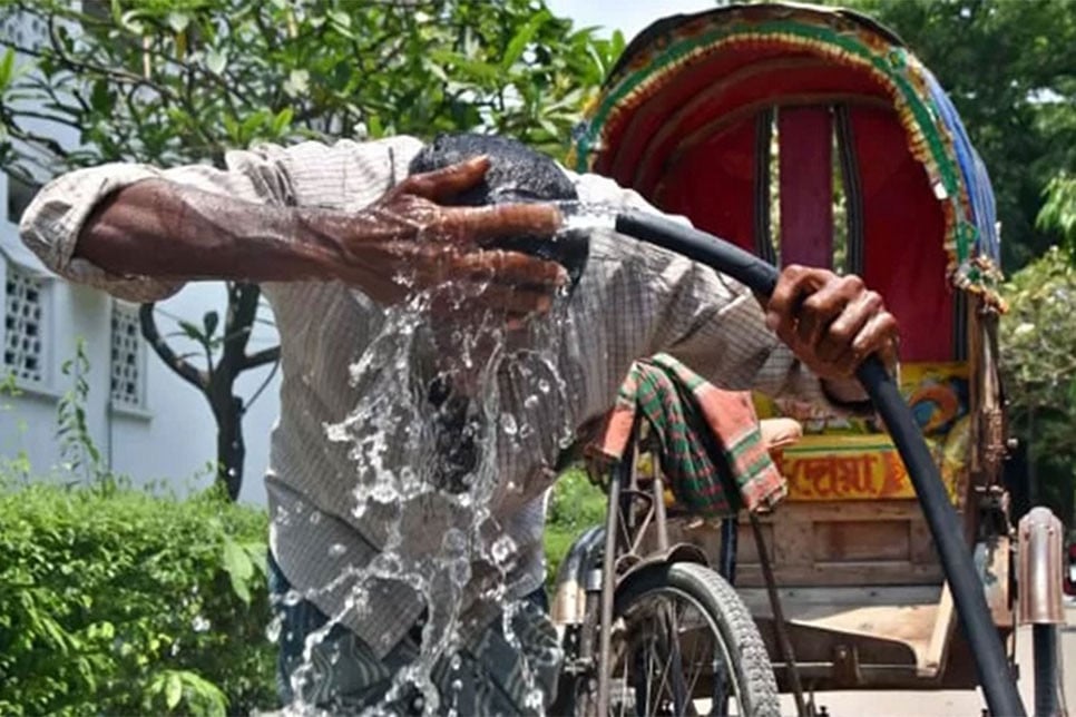 তীব্র তাপপ্রবাহে পুড়ছে রাজশাহী ও চুয়াডাঙ্গা