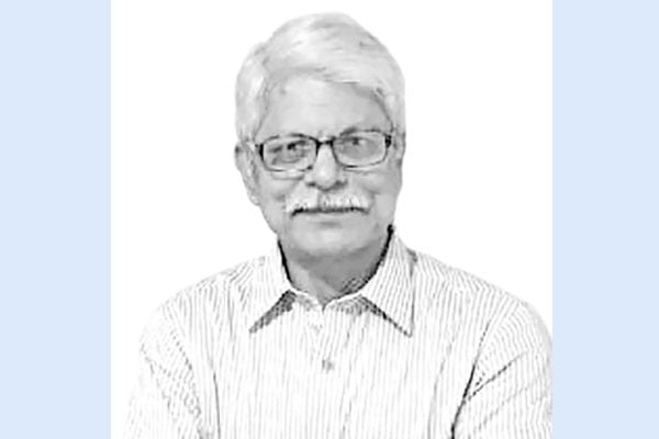 যে দেশে ইমাম, স্পিকারকে পালাতে হয়