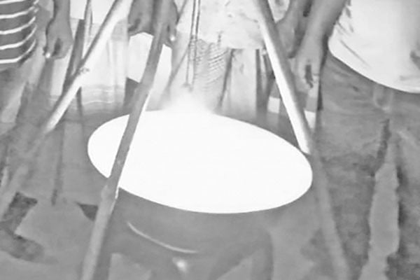 পোকা দমনে জনপ্রিয় হচ্ছে আলোকফাঁদ