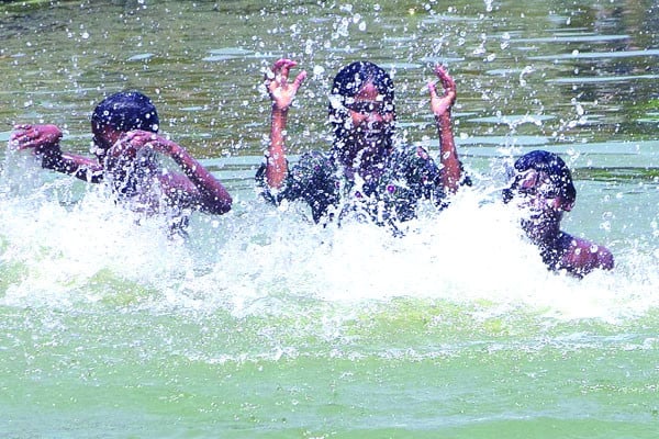 খরতাপে পুড়ছে রাজশাহী