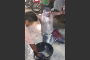 অনলাইন জুয়ায় সর্বস্ব হারিয়ে দুধ দিয়ে গোসল যুবকের
