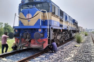 জাহানাবাদ এক্সপ্রেস লাইনচ্যুত: ১২ ঘণ্টা পর দক্ষিণাঞ্চলের সঙ্গে রেল চলাচল স্বাভাবিক