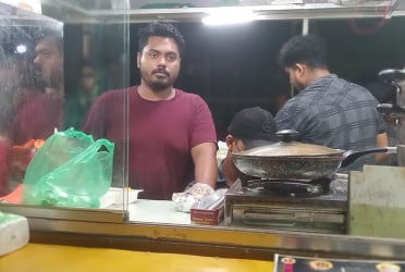 মুন্সিগঞ্জে বগুড়ার দই তৈরি করে তাক লাগিয়ে দিয়েছেন অভি