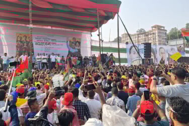 চট্টগ্রামে কড়া রোদেও বিএনপির তারুণ্যের সমাবেশে জনস্রোত