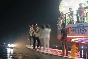 পিকনিকের লঞ্চে দুই নারীকে প্রহারের ঘটনায় যুবক আটক