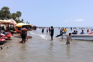 কুয়াকাটায় গোসলে নেমে পর্যটকের মৃত্যু