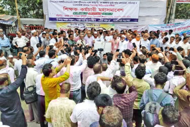 শতভাগ উৎসবভাতা ও পূর্ণাঙ্গ বাড়িভাড়ার দাবি শিক্ষকদের