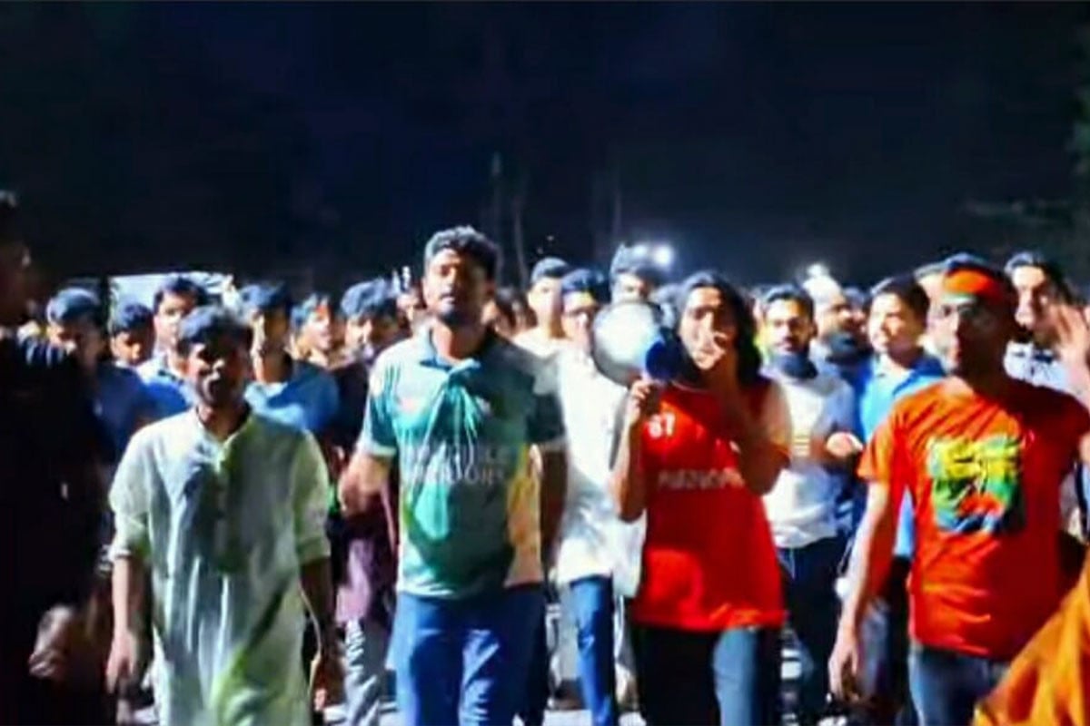 আওয়ামী লীগের কার্যক্রম নিষিদ্ধ, রাবিতে আনন্দ মিছিল