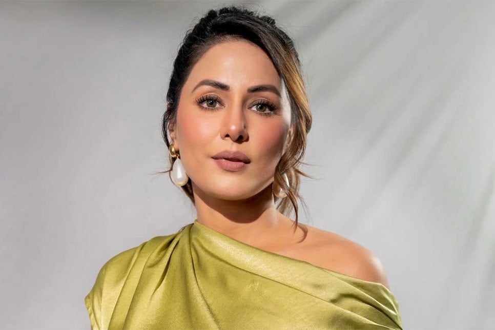 আমাকে আনফলো করুন, কিছুই বলব না: হিনা খান