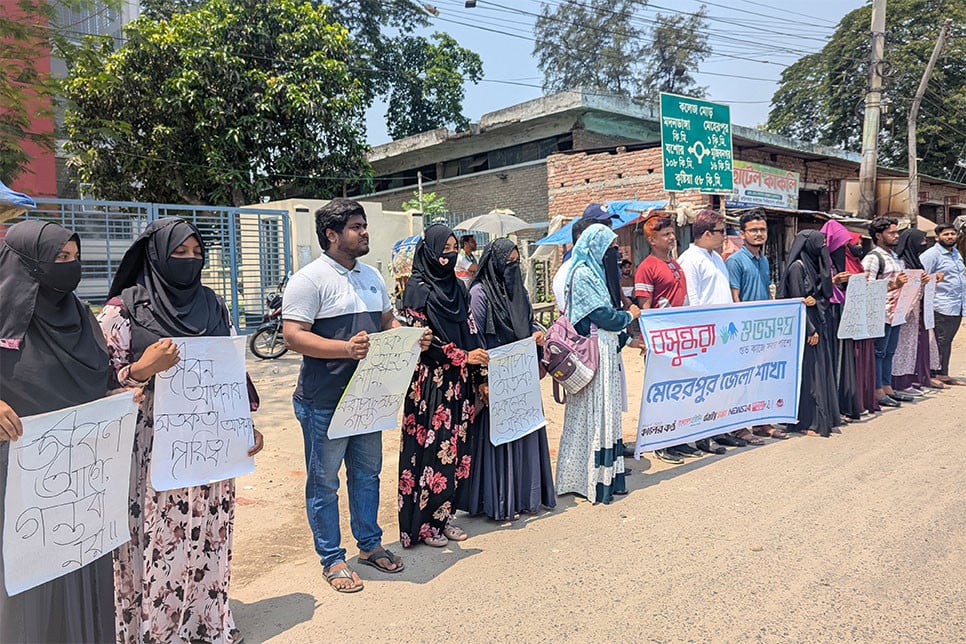 সড়ক দুর্ঘটনা প্রতিরোধে বসুন্ধরা শুভসংঘের জনসচেতনতামূলক কর্মসূচি