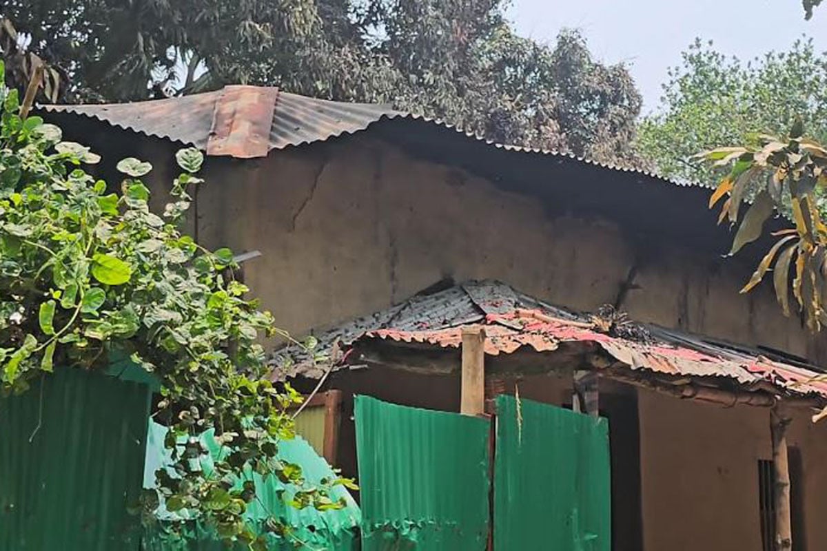 শ্রীপুরে ছুরিকাঘাতে আহতে যুবকের মৃত্যু, তিন বাড়িতে আগুন