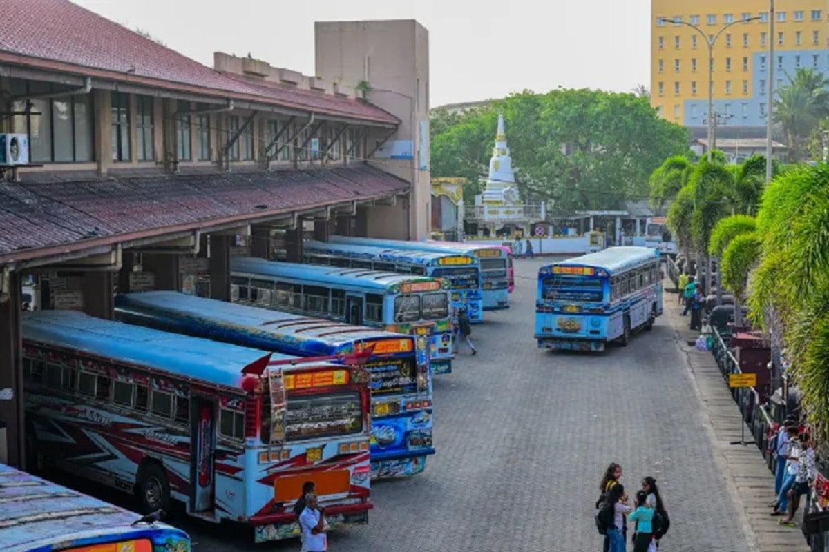 শ্রীলঙ্কায় তীর্থযাত্রীদের বাস খাদে, নিহত ২১