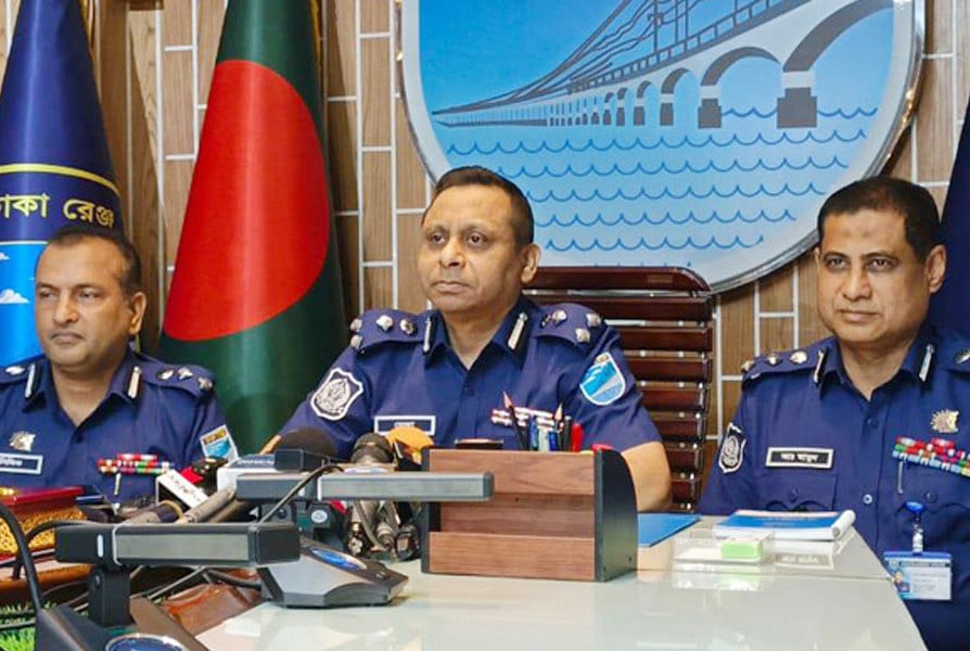 ঢাকায় নিষিদ্ধ সংগঠনের কোনো কার্যক্রম চলবে না : ডিআইজি রেজাউল