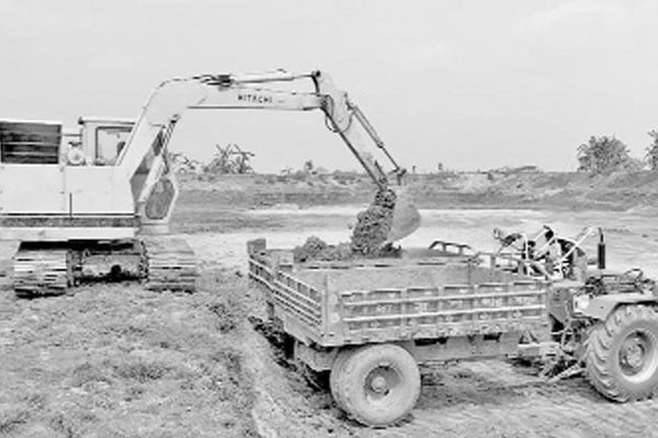 অবৈধভাবে মাটি কাটার মচ্ছব