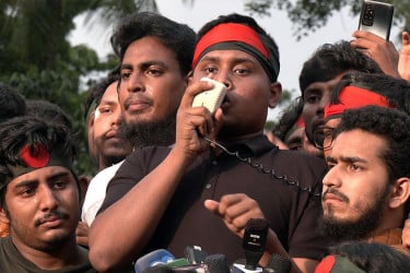 আপনারা কেউ রাজপথ ছাড়বেন না : হাসনাত আবদুল্লাহ