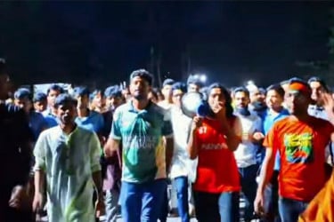 আওয়ামী লীগের কার্যক্রম নিষিদ্ধ, রাবিতে আনন্দ মিছিল