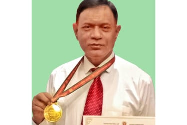 প্রাথমিকে দেশের শ্রেষ্ঠ প্রধান শিক্ষক দবগুড়ার মোস্তফা কামাল