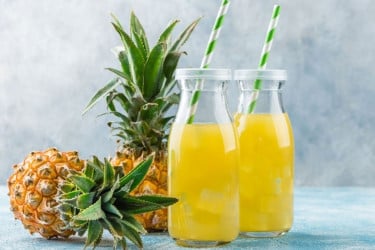 গরমে প্রাণ জুড়াবে আনারসের পানীয়