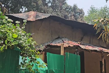 শ্রীপুরে ছুরিকাঘাতে আহতে যুবকের মৃত্যু, তিন বাড়িতে আগুন
