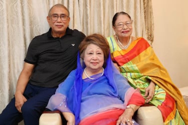 এক যুগ পর স্বজনের বাসায় খালেদা জিয়া