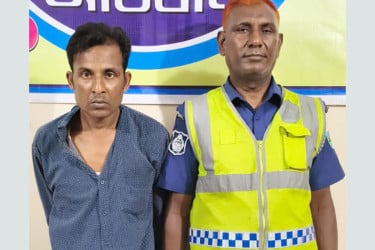 বগুড়ায় মাদক ব্যবসায়ী গ্রেফতার