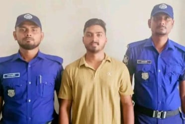 মুন্সিগঞ্জে লঞ্চে দুই তরুণীকে মারধরের ঘটনায় ২৫ জনকে আসামি করে মামলা