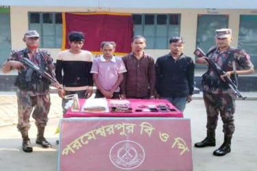 বোচাগঞ্জে সীমান্তে ভারত থেকে ফেরার পথে ৪ বাংলাদেশি আটক