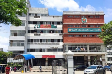 তীব্র তাপদাহে আক্রান্তদের জন্য মহাখালীতে হিটস্ট্রোক সেন্টার চালু
