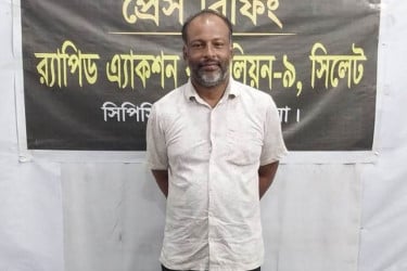 আশুগঞ্জে অস্ত্র-গুলিসহ গ্রেফতার ১