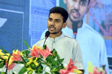 দিল্লির গোলামির জিঞ্জির ছিন্ন করেছি পিন্ডির দাসত্ব করতে নয়: আসিফ মাহমুদ
