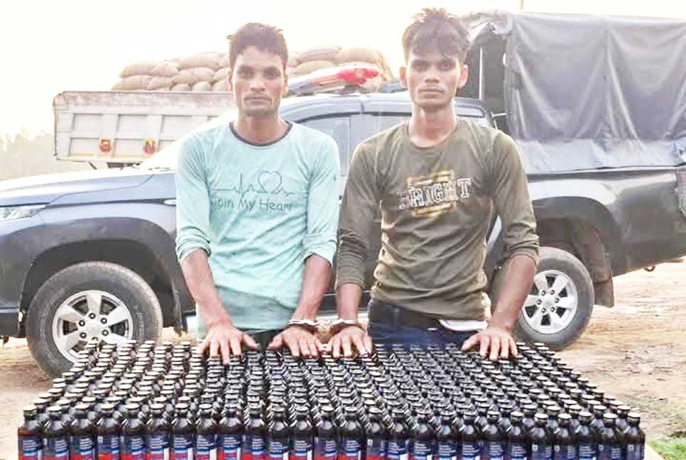 ৩৬৫ বোতল ফেনসিডিলসহ দুই ভাই গ্রেপ্তার