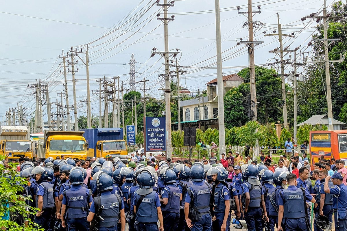 ভালুকায় গার্মেন্টস শ্রমিকদের সড়ক অবরোধ, যানজটে দুর্ভোগ