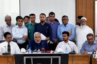 'ঈদযাত্রা নিরাপদ, নির্বিঘ্ন ও আনন্দদায়ক করতে সরকার সর্বাত্মক চেষ্টা করবে'
