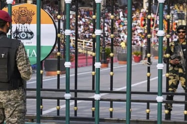সংঘাতের পর প্রথমবার হটলাইনে কথা বলল ভারত-পাকিস্তান