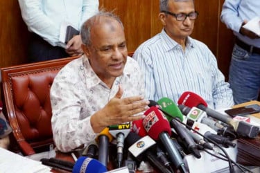 পুলিশের হাতে কোনো মারণাস্ত্র থাকবে না : স্বরাষ্ট্র উপদেষ্টা