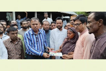 ময়মনসিংহে ঝড়ে ক্ষতিগ্রস্ত তিন পরিবারের পাশে তারেক রহমান