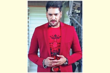 ছবি থেকে দূরে অনন্ত