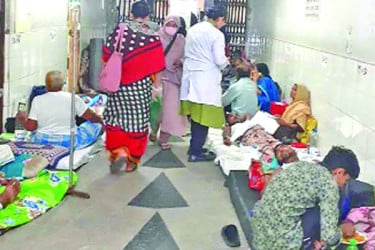 তীব্র গরমে বাড়ছে রোগ হাসপাতালে চাপ