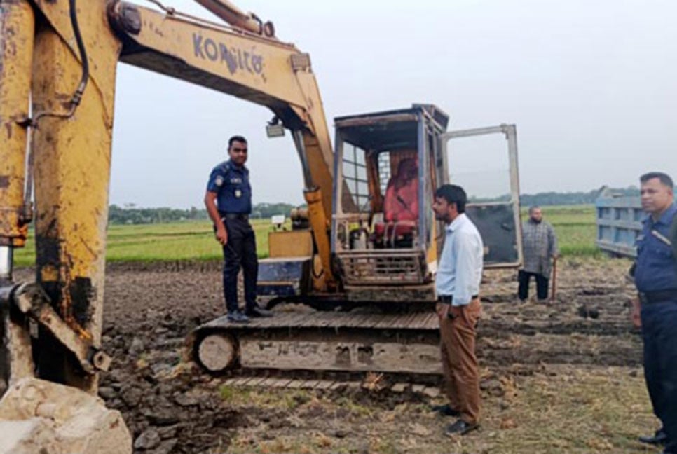 চাঁদপুরে কৃষির টপ সয়েল বিক্রির দায়ে অর্থদণ্ড