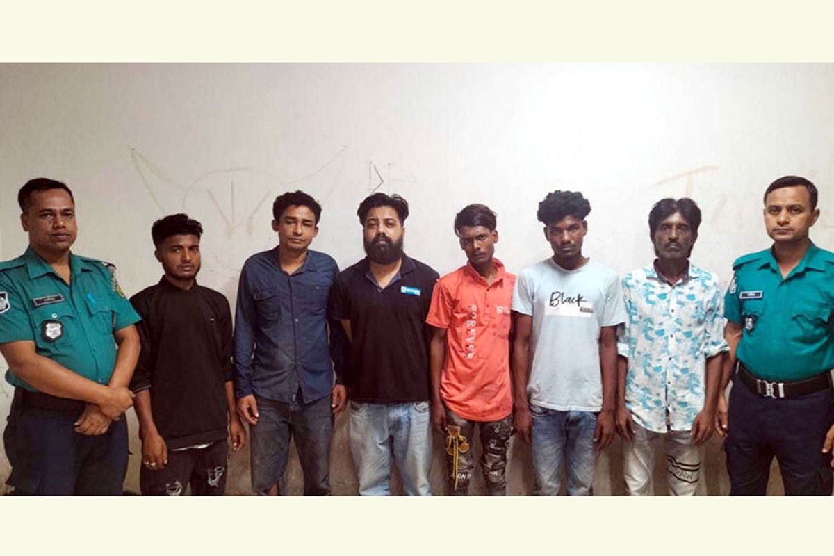 মোহাম্মদপুরে পুলিশের সাড়াশি অভিযানে গ্রেফতার ৬