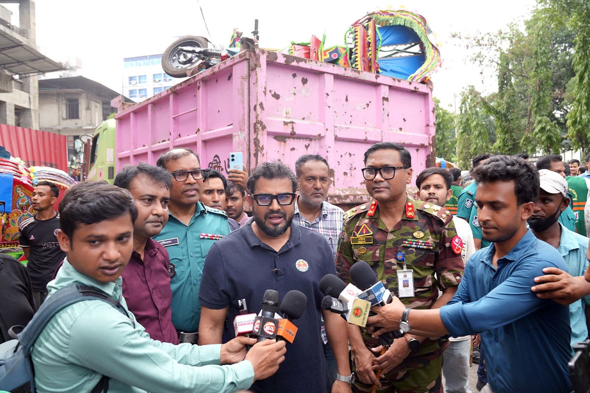 ঢাকার মূল সড়কে কোনো রিকশা চলতে পারবে না : ডিএনসিসি প্রশাসক