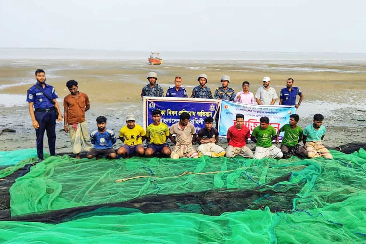 আঠারো কোটি টাকার অবৈধ জাল ও মাছ জব্দ করল নৌবাহিনী