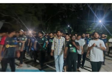 কুয়েটে রাতে ফের বিক্ষোভ মিছিল
আন্দোলনরত শিক্ষার্থীদের