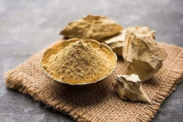 গরমে ত্বকের যত্নে মুলতানি মাটি