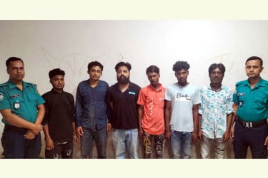 মোহাম্মদপুরে পুলিশের সাড়াশি অভিযানে গ্রেফতার ৬